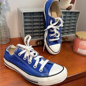 Size 6 converse. Brand new